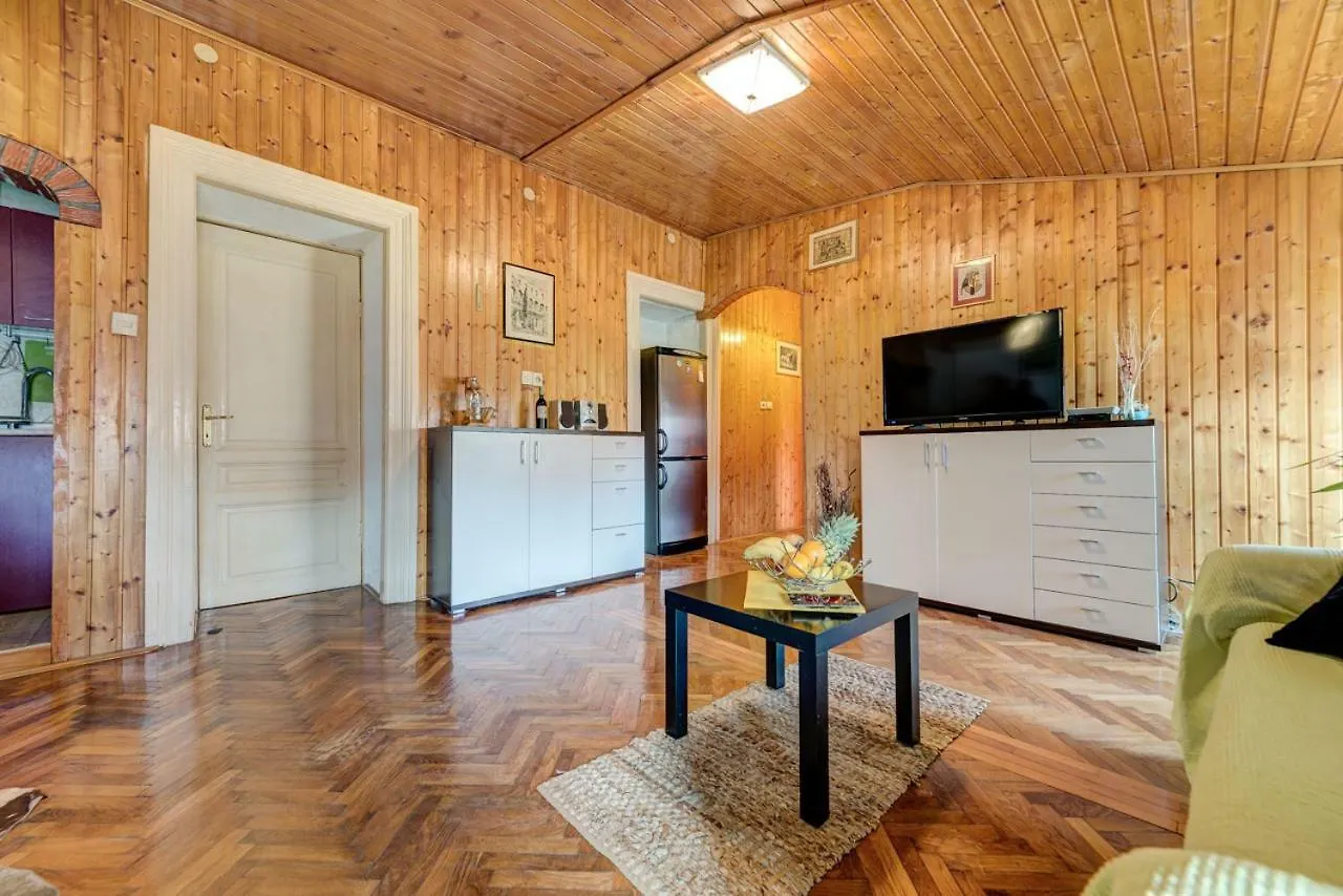 D&L Apartment In Center 풀라